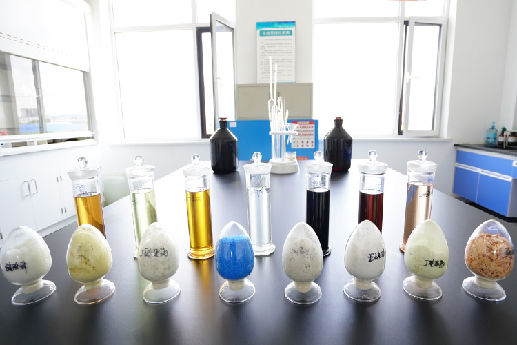 產(chǎn)品種類(lèi)多，主要有硫酸銅、硫酸鋅、黃藥系列、黒藥系列、硫氨酯、起泡劑、等選礦藥劑